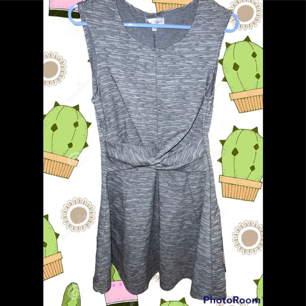 Cute! size medium juniors dress, Stretchy and will fit a non-juniors medium!